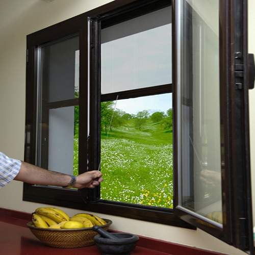 Mosquitera enrollable vertical para ventanas de todo tipo de medidas.
