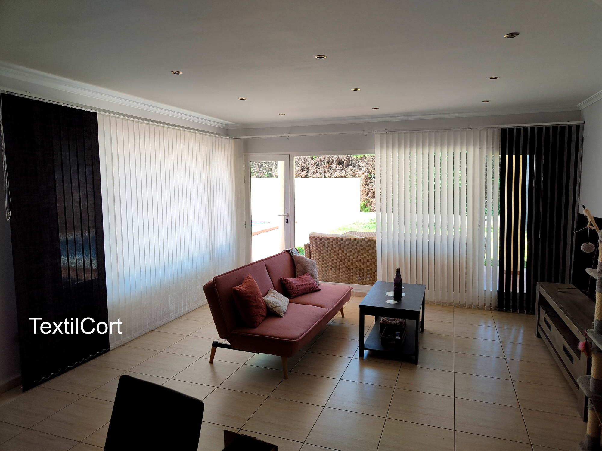 foto cortinas verticales m-screen Foto ejemplo de cortinas verticales con textil m-screen