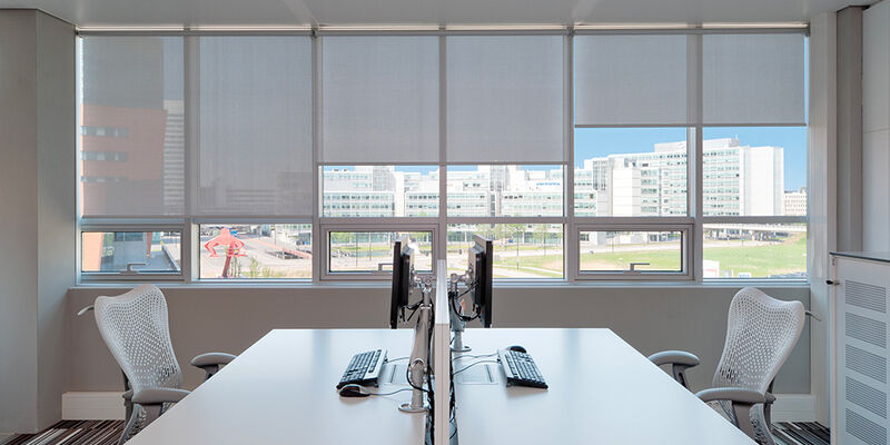 Estores enrollables Mermet 15 - TextilCort Foto de ambiente de cortinas estores enrollables de Mermet 15