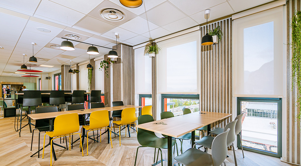 Estores enrollables Mermet 3 - TextilCort Foto de ambiente de cortinas estores enrollables de Mermet 3