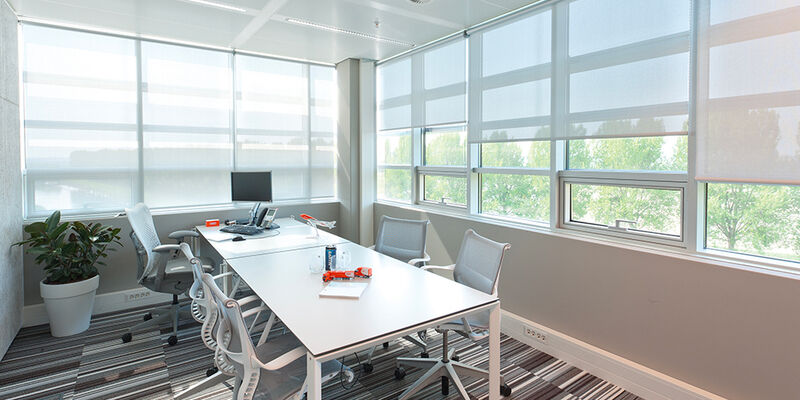 Estores enrollables Mermet 5 - TextilCort Foto de ambiente de cortinas estores enrollables de Mermet 5